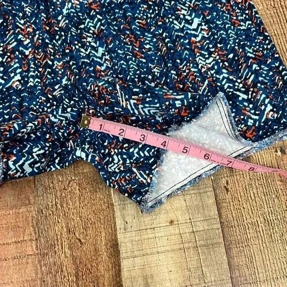 NWT Levi’s Printed Cut-Off Shorts - Picture 5 of 5